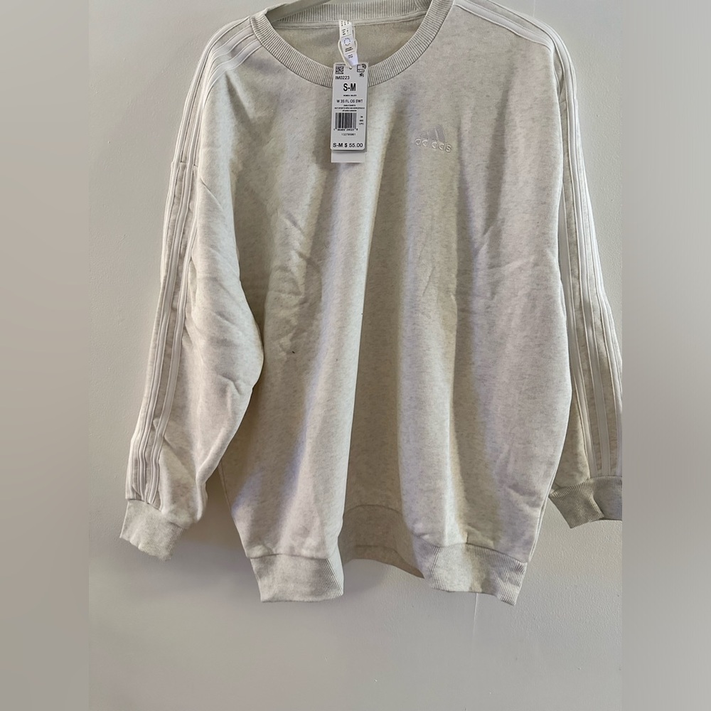 adidas
Women's adidas Essentials 3-
Stripes Oversized Fleece
Sweatshirt